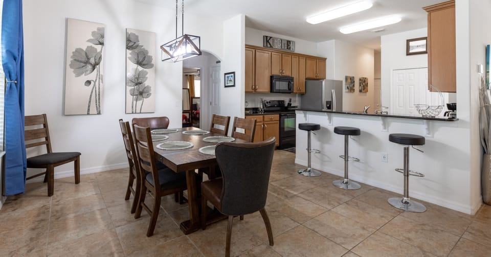 House, 6 Bedrooms | Private kitchen | Fridge, oven, coffee/tea maker, toaster
