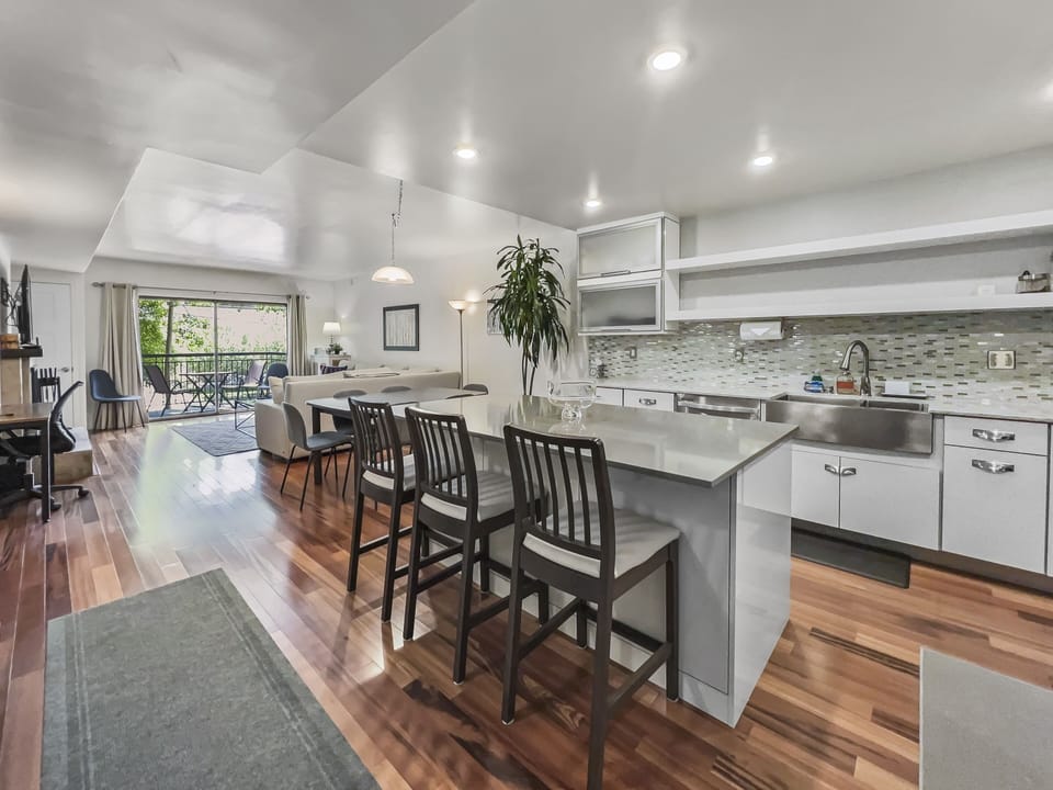 Condo, 2 Bedrooms | Private kitchen | Fridge, oven, coffee/tea maker, electric kettle