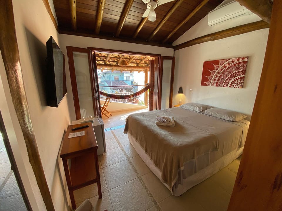 Comfort Double Room | Hypo-allergenic bedding, minibar, desk, laptop workspace