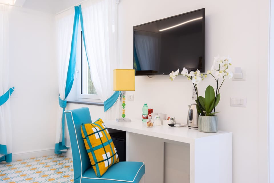 Luxury Room | 1 bedroom, minibar, individually decorated, individually furnished