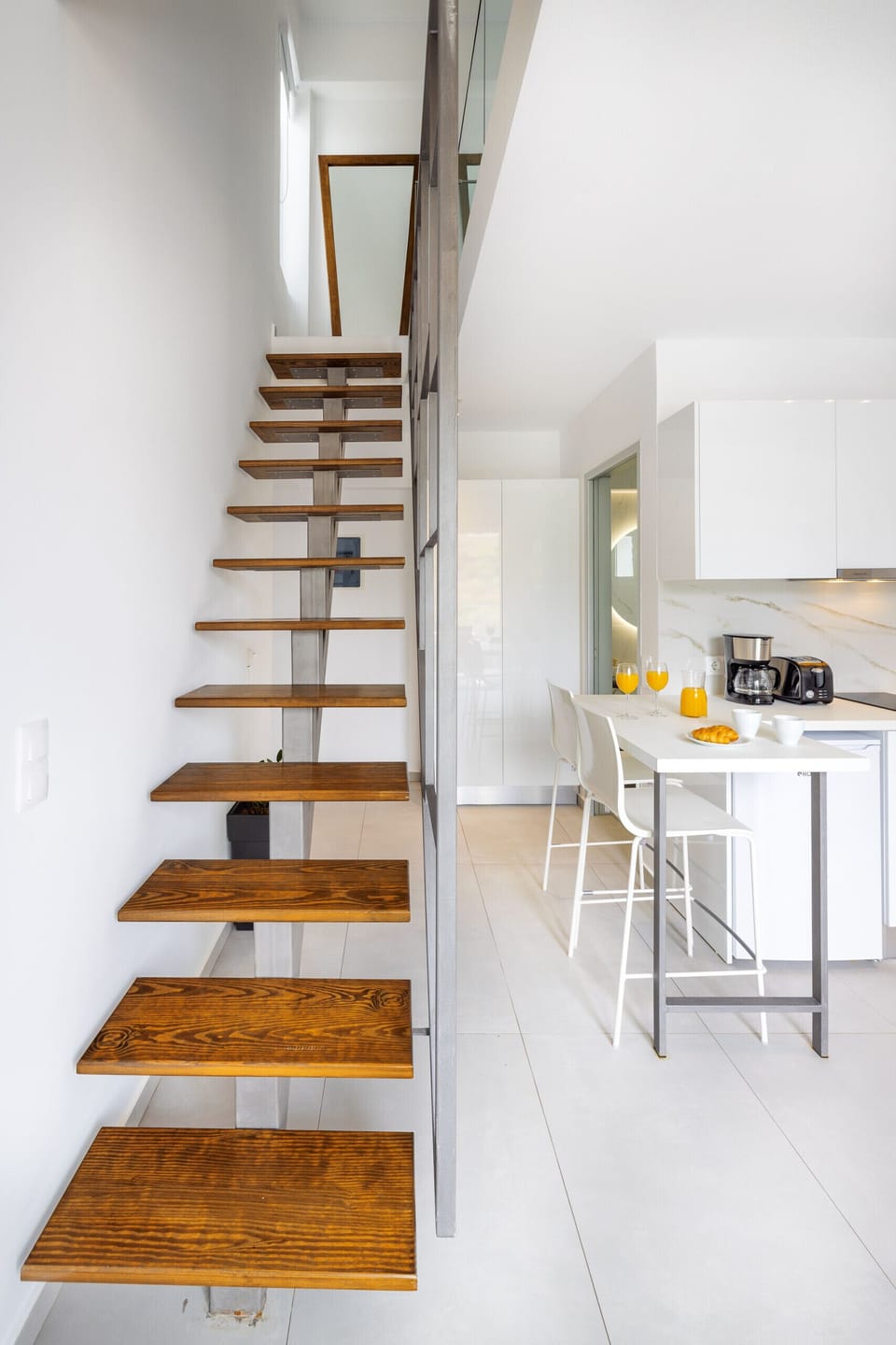 Creta Sun,204 Mezzamine, Modern Staircase