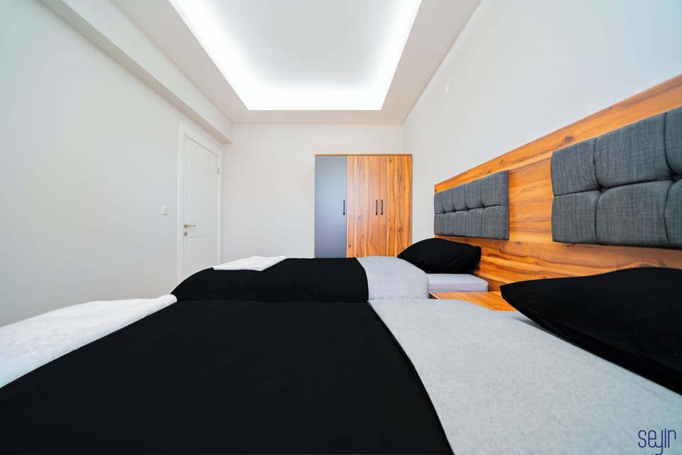 Business Apartment | 2 bedrooms, Egyptian cotton sheets, premium bedding, down comforters