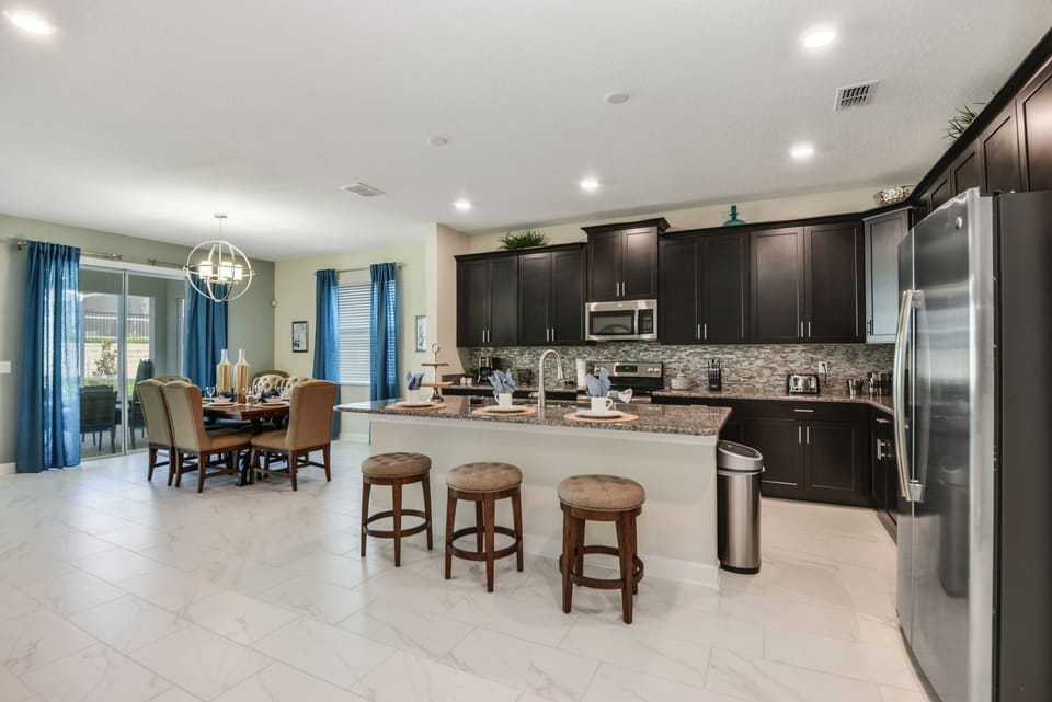 weekly vacation rentals orlando with kitchen and fridge
