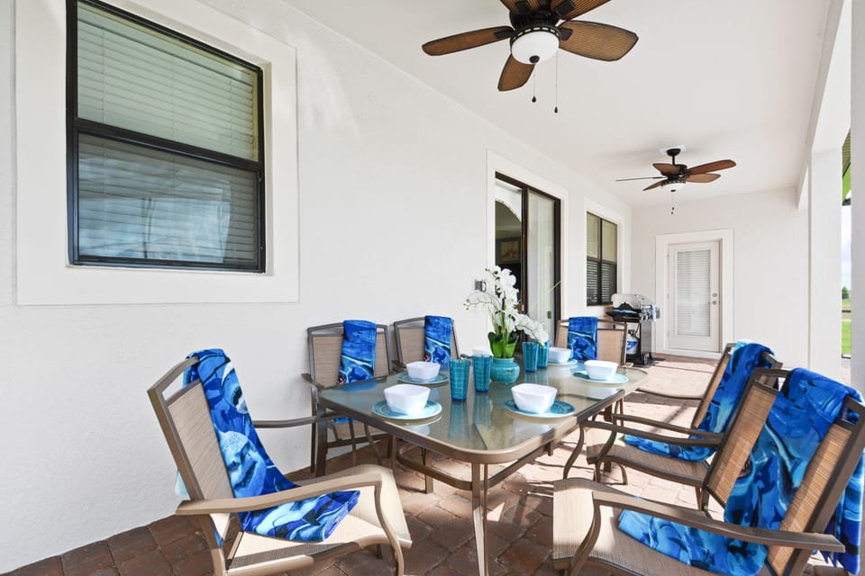 Furniture, Chair, Ceiling Fan, Home Decor, Dining Table