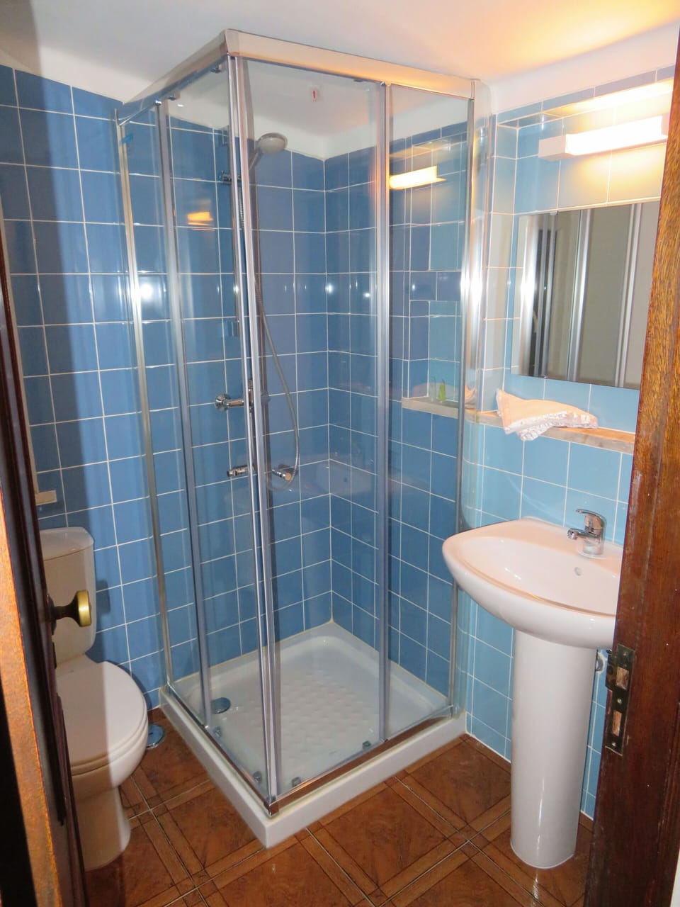 Standard Single Room | Bathroom | Hair dryer, towels