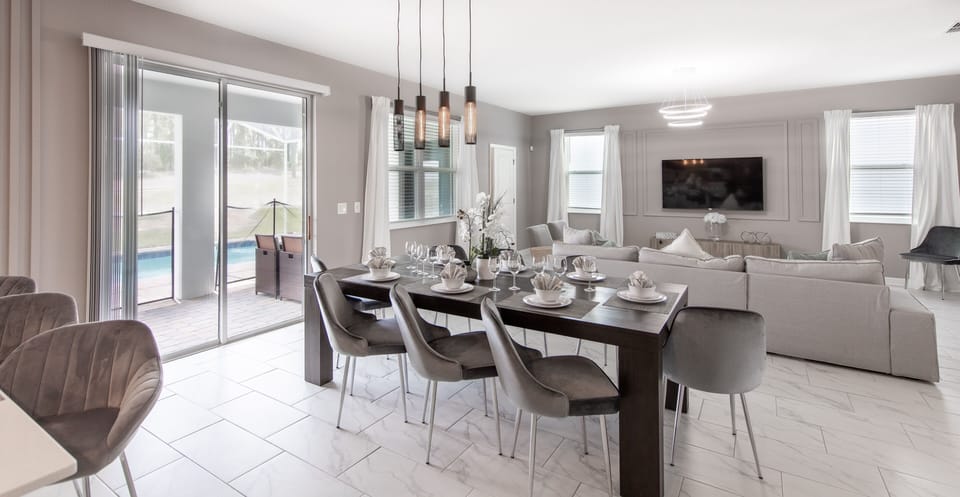 Dining Room, Room, Indoors, Chair, Furniture