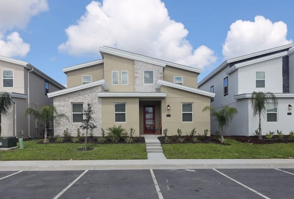 Building, Urban, Neighborhood, Grass, City