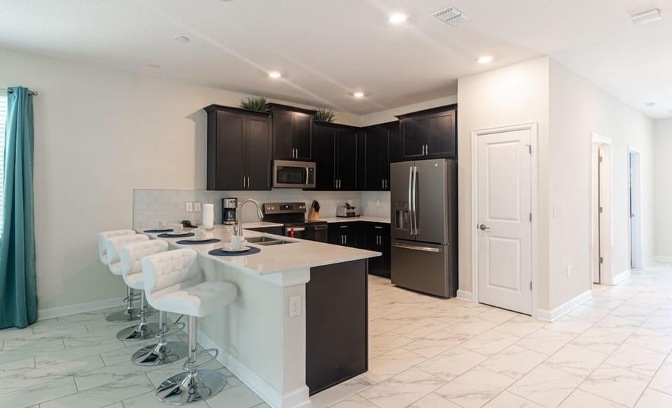 Room, Indoors, Microwave, Oven, Chair