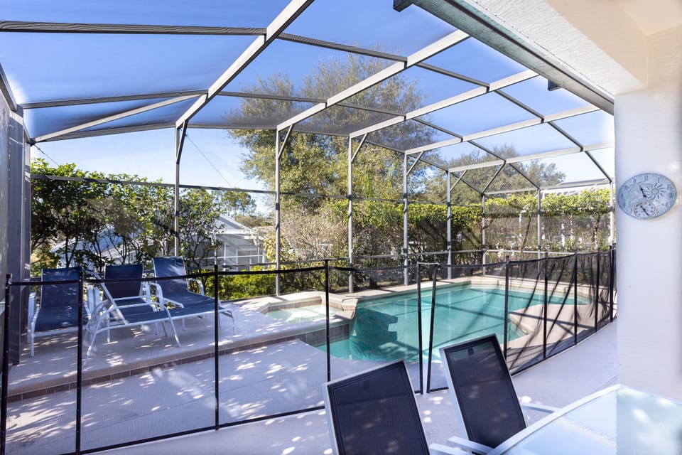 Pool, Water, Building, Swimming Pool, Outdoors