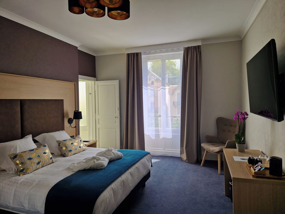 Superior Room | Premium bedding, desk, laptop workspace, blackout drapes