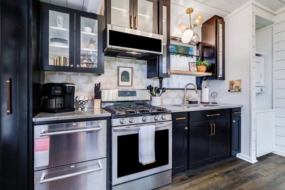 Fully equipped kitchen w/ stainless steal appliances