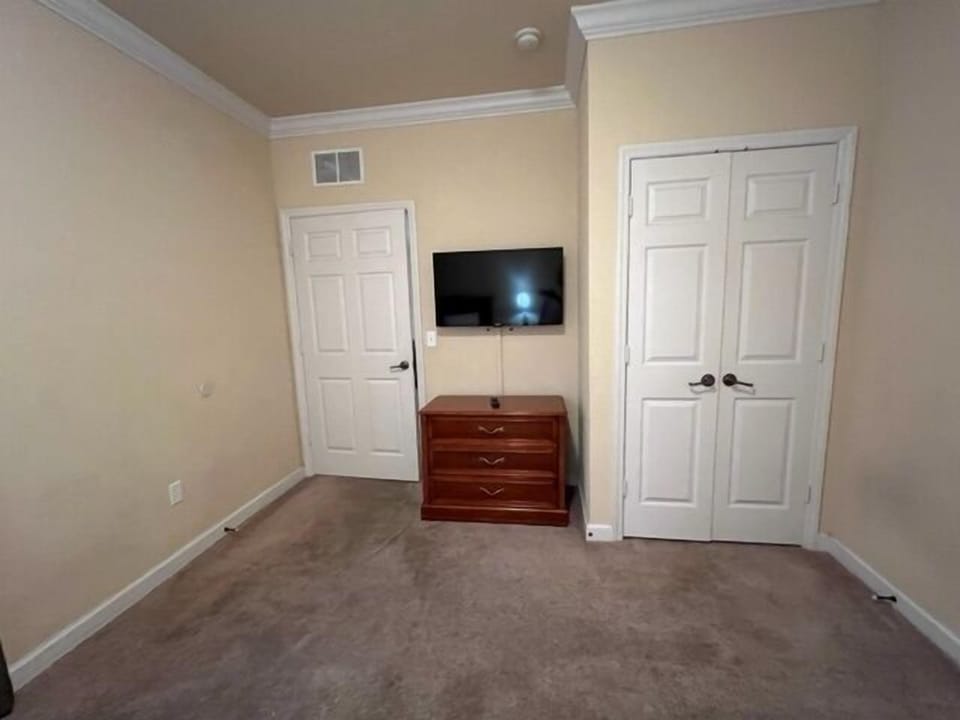 Indoors, Floor, Screen, TV, Flooring