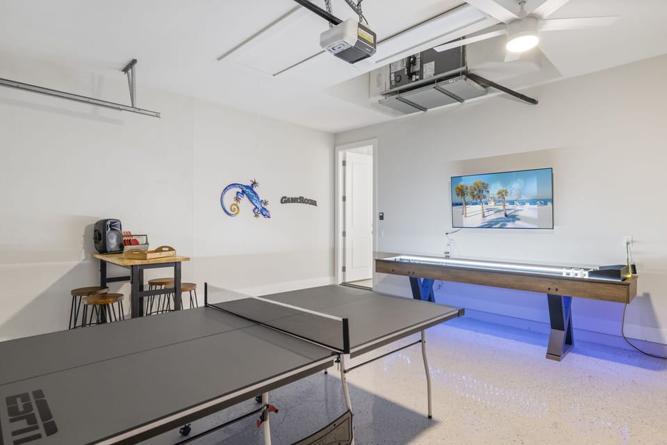 Ping pong and shuffelboard in the gameroom, fully air conditioned!