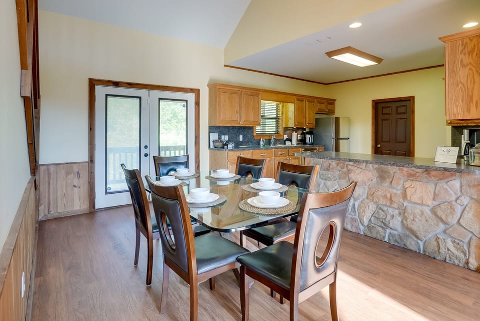Dining Area | Dishware/Flatware | Trash Bags/Paper Towels