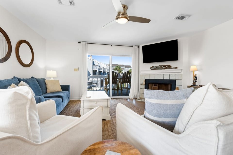 Large, Smart TV in Spacious Main Floor Living Area