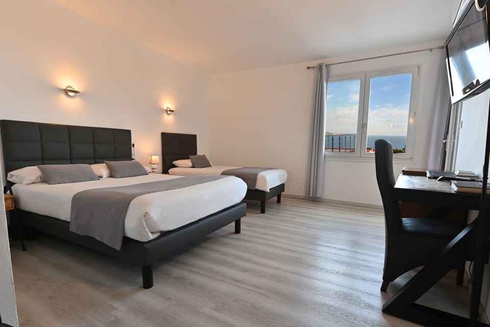 Triple Room | Minibar, in-room safe, desk, soundproofing