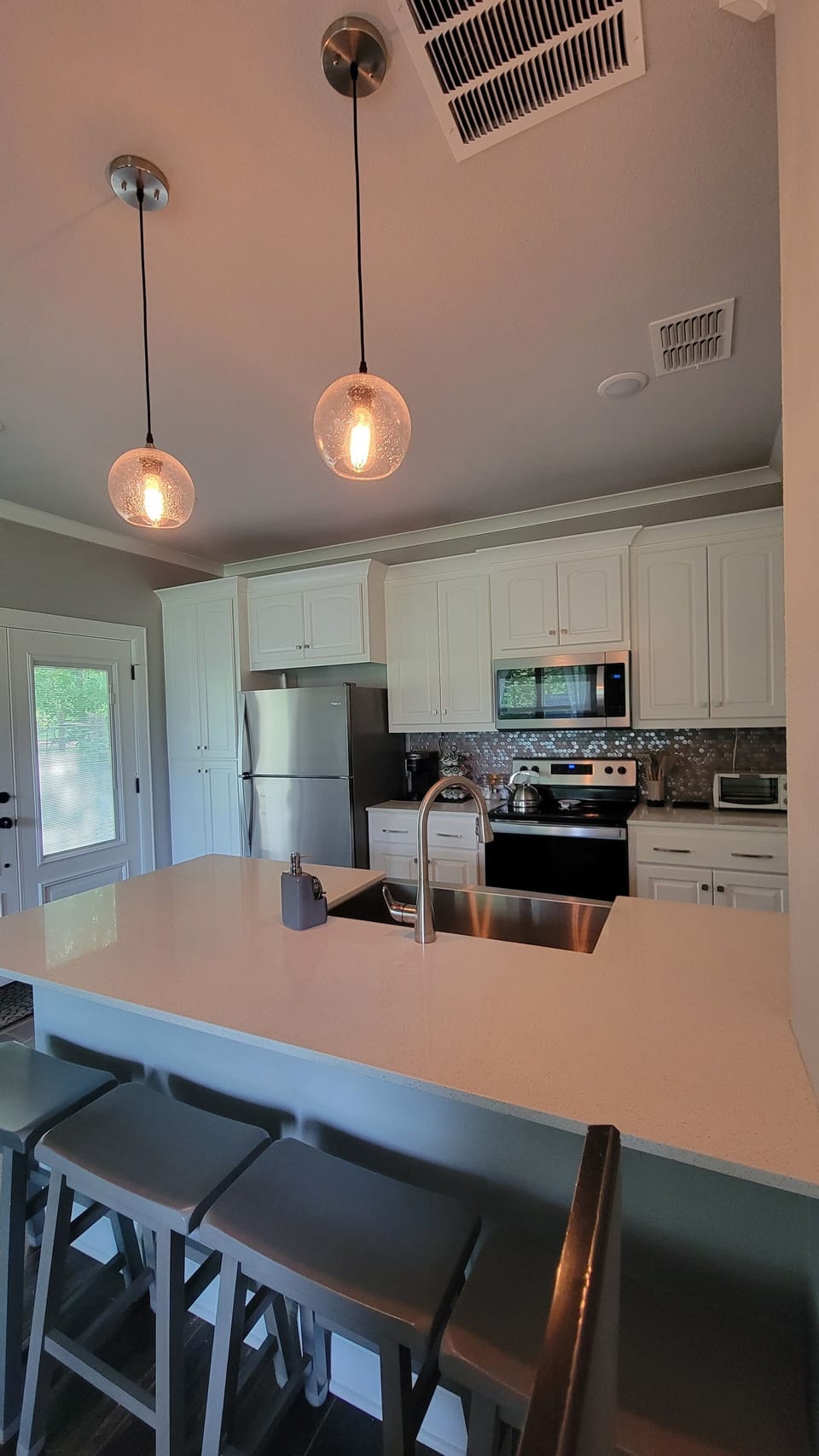 Full kitchen