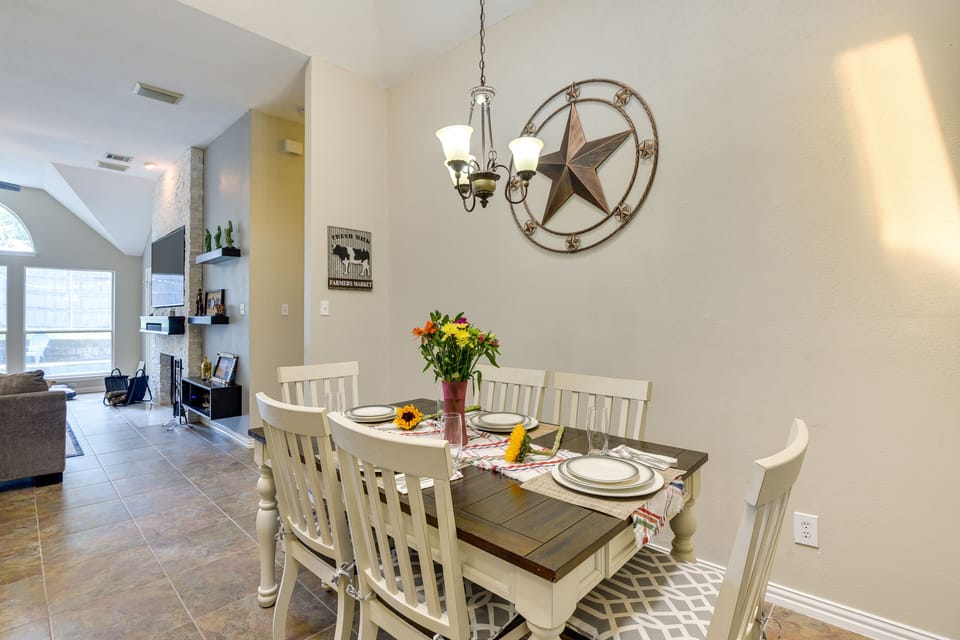 Dining Area | Dishware Provided