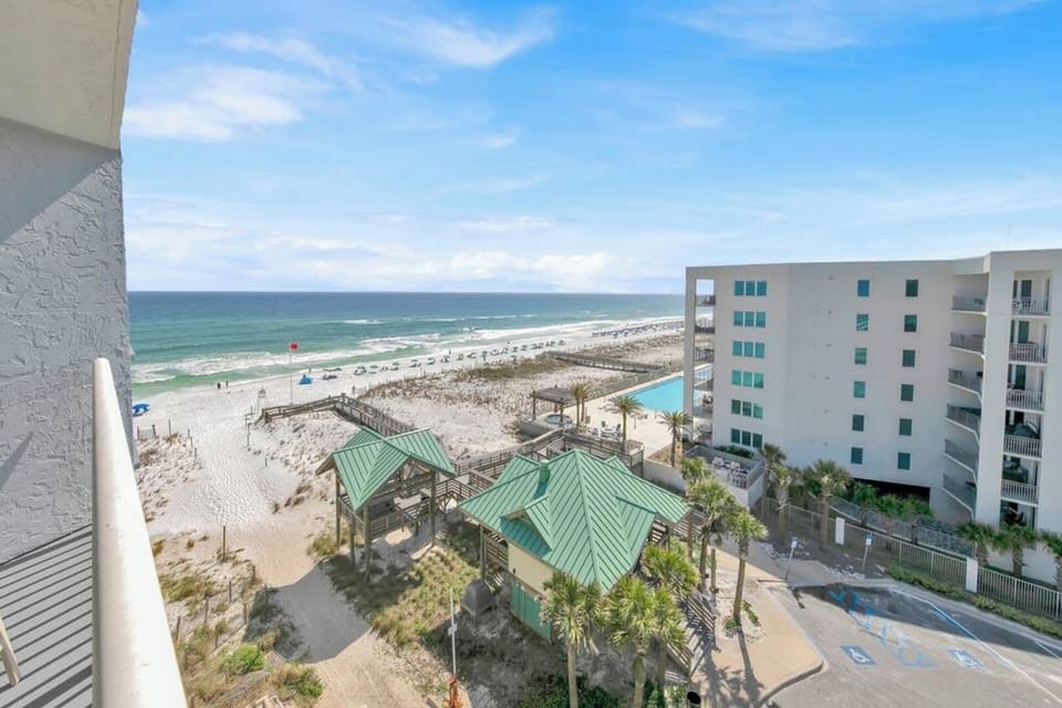 Experience the ultimate beach vacation at Islander 707!