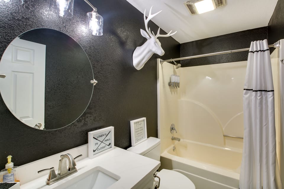 Full Bathroom | Towels Provided | Hair Dryer