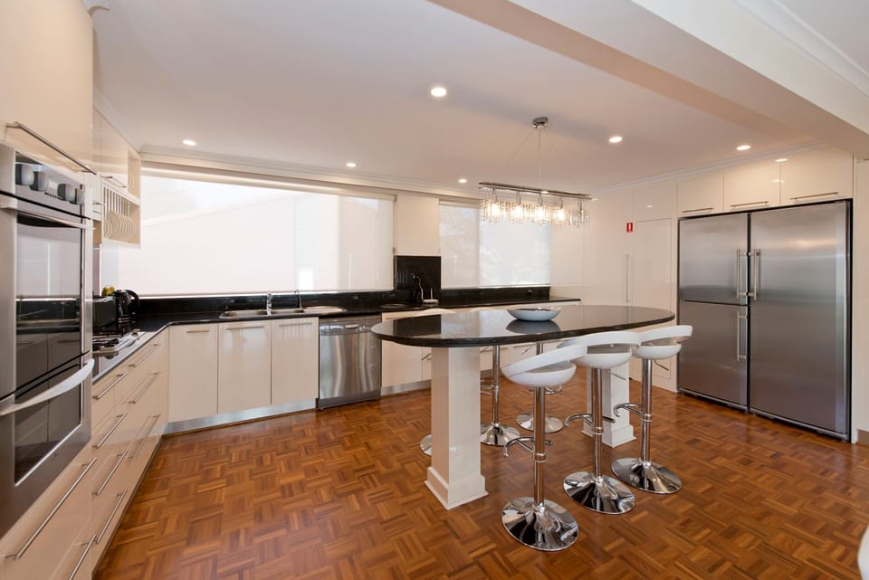 Bay Sunsets, Elite Accommodation, Glenelg, Beach House, Ocean View, Free Parking, Free Wifi