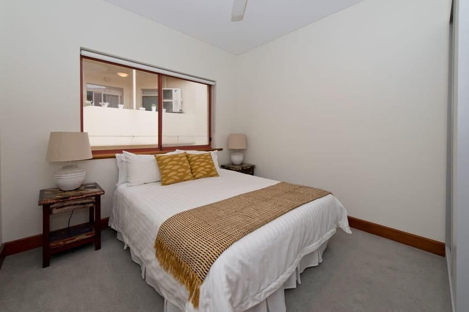 Bedroom 2 - Queen Bed
