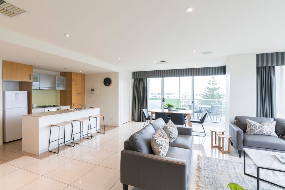 Elite Accommodation, Adelaide, Glenelg, Short term rental, WiFi, Furnished, beach, gym, pool