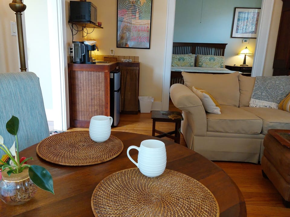 Winslow Cottage | In-room dining