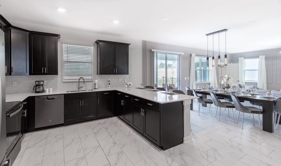 House, 6 Bedrooms | Private kitchen | Coffee/tea maker, fridge, oven, toaster