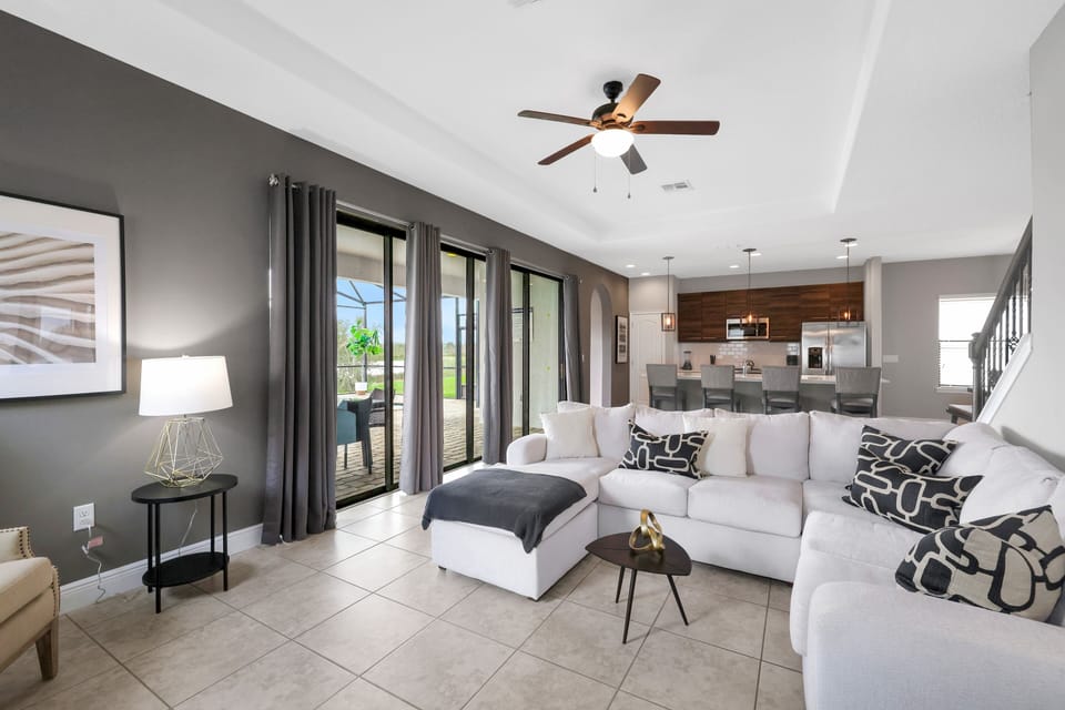 House, 4 Bedrooms | Living area