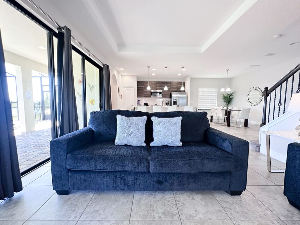 House, 4 Bedrooms | Living area