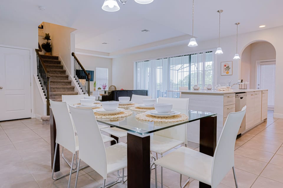 House, 4 Bedrooms | Private kitchen | Coffee/tea maker, fridge, oven, toaster