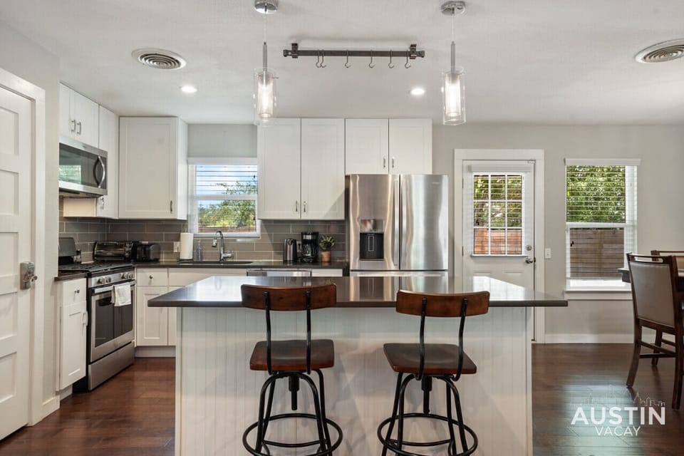 Fully equipped kitchen with all the essentials and dining area