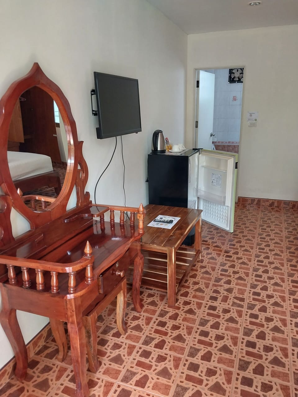 Deluxe Room | Desk, free WiFi