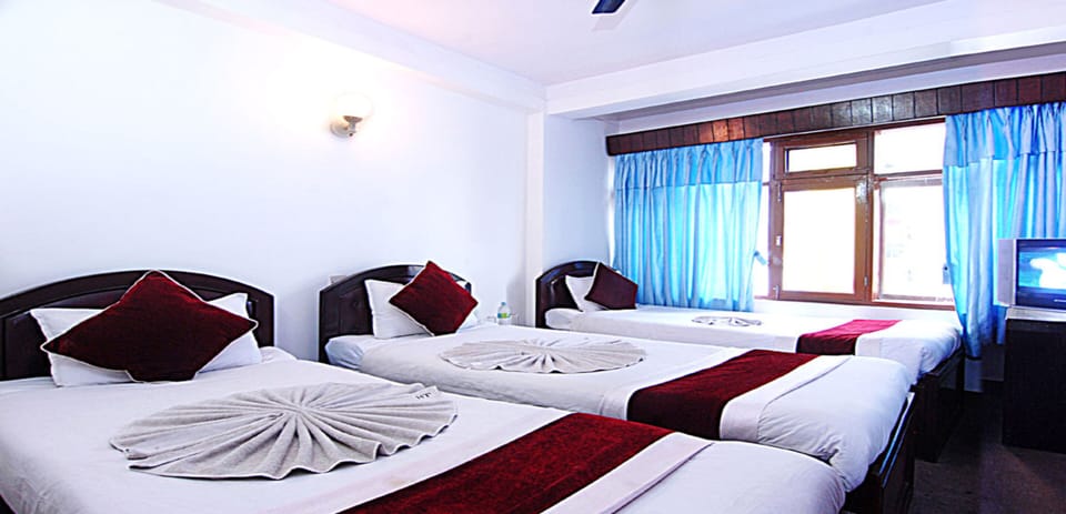 Triple Room | Free WiFi, bed sheets