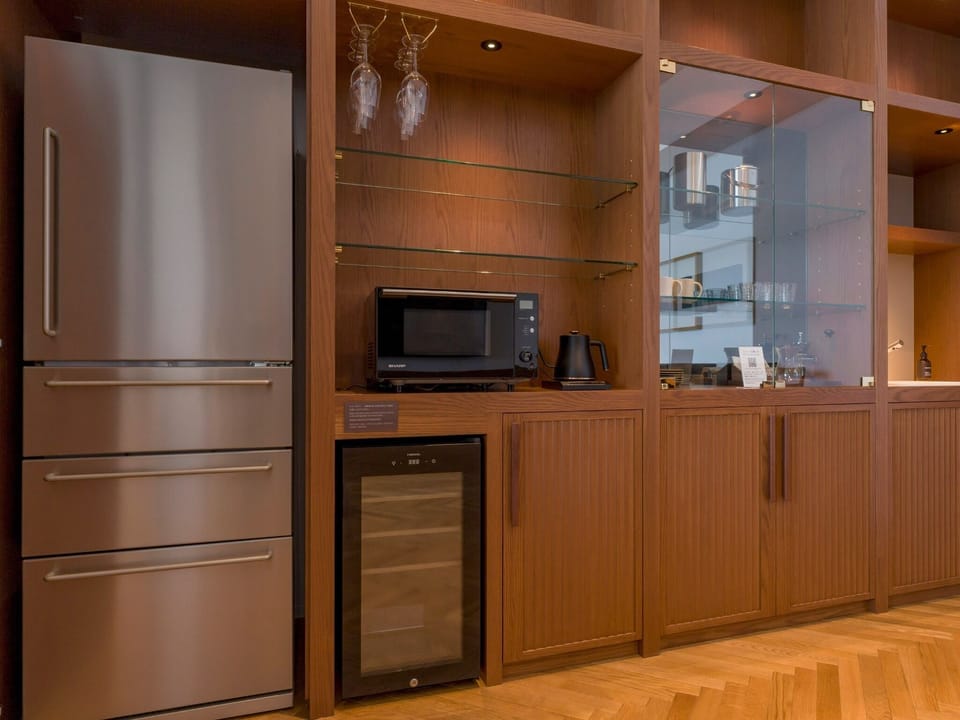 [91 (Suite Room)] Equipped with a special wine cellar and refrigerator for the suite room