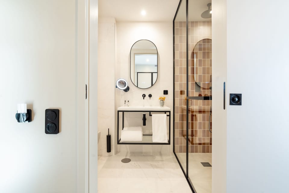 Superior Room, Terrace | Bathroom | Shower, designer toiletries, hair dryer, towels