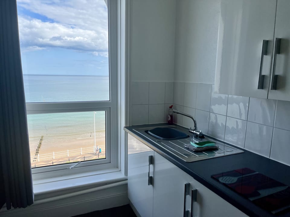 Cottage | Private kitchen | Cookware/dishes/utensils