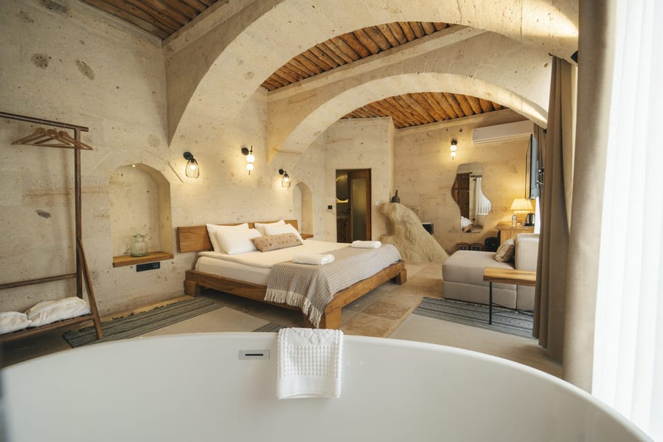 Deluxe Suite | Frette Italian sheets, premium bedding, down comforters