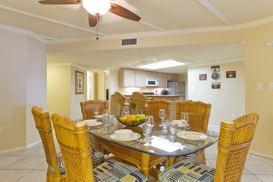 Get ready to indulge in a mouthwatering dining experience while enjoying the ultimate beach getaway!