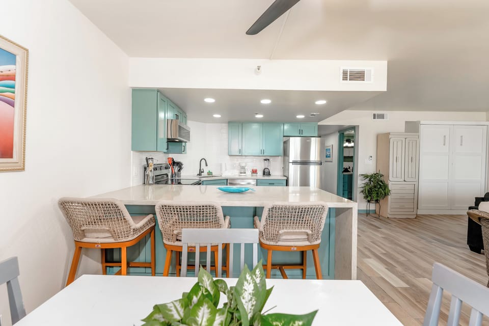 Discover the ultimate spot for snacking, dining, and working at this amazing breakfast bar.