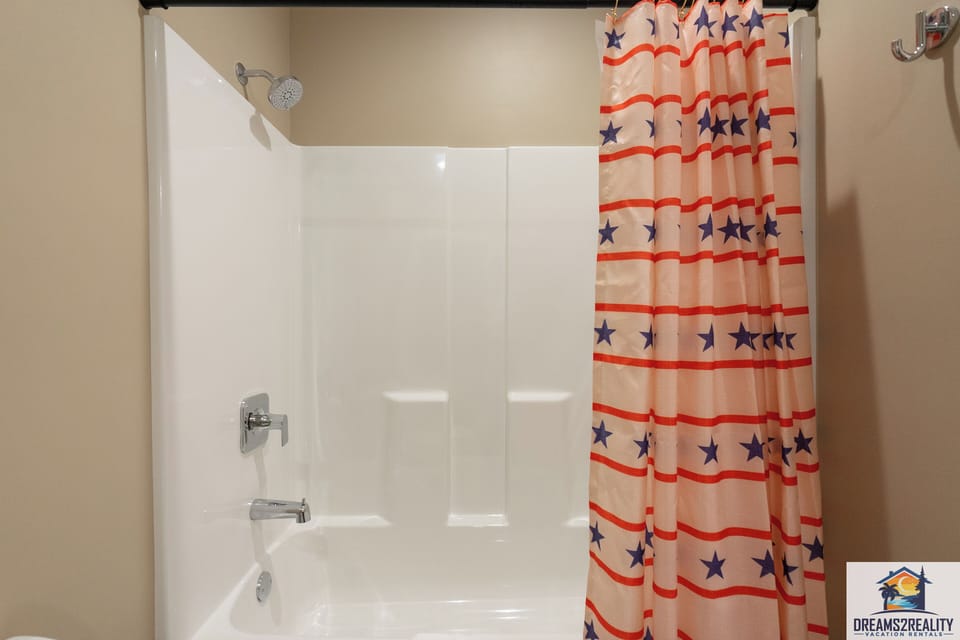 Bathroom 3 Tub/Shower Combo