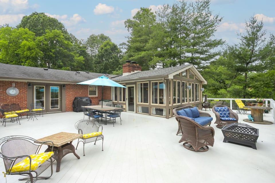 Plenty of room for everyone to sit and enjoy the lake.