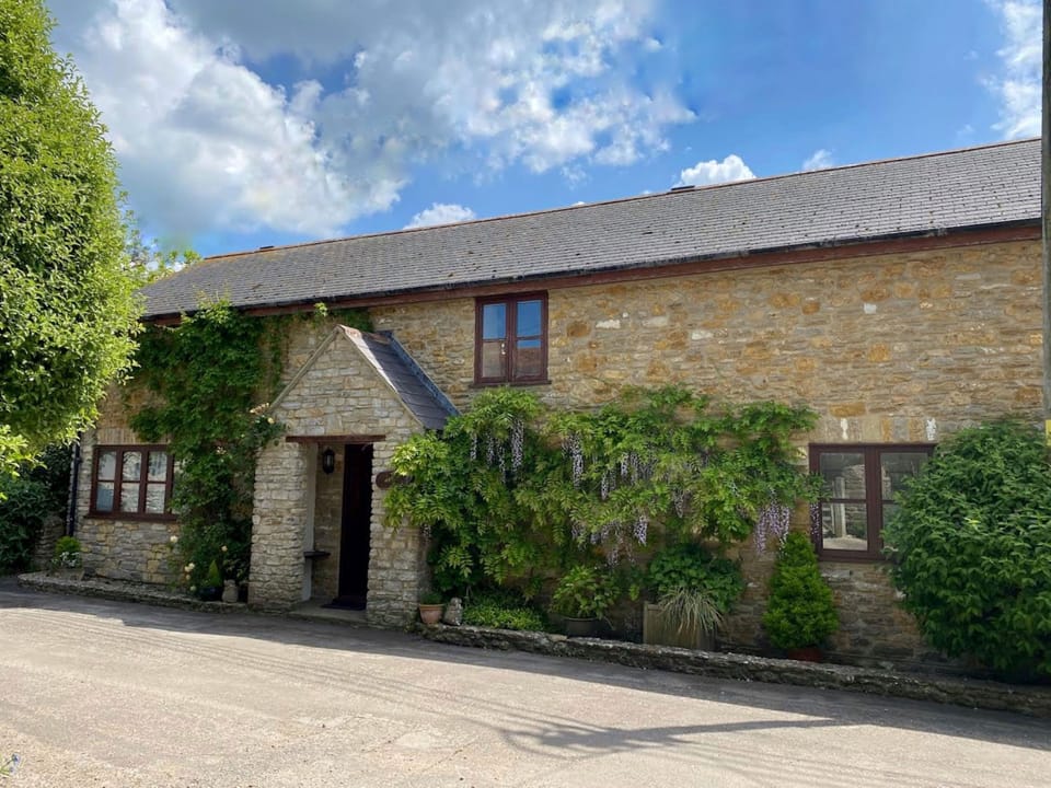 The Old Piggeries, Burton Bradstock: Welcome to your holiday home