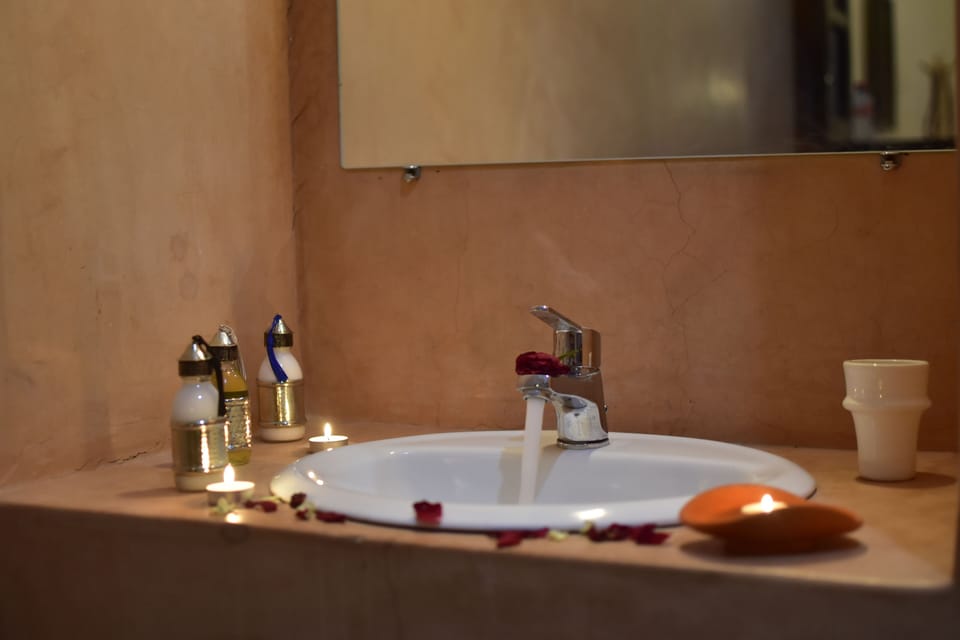 Junior Suite | Bathroom | Shower, hydromassage showerhead, hair dryer, bathrobes