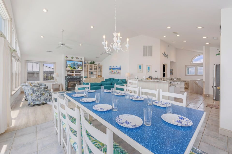Relive the day's sunny memories over the chef's latest creation in the dining area.