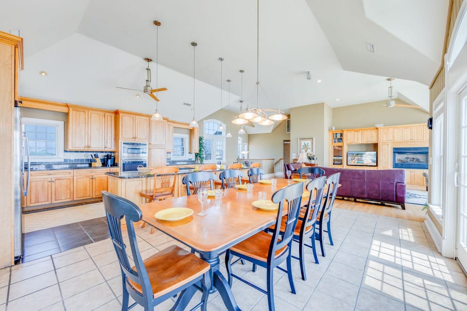 06-Surf-Or-Sound-Realty-1122-Livin the Dream-Dining Room-2