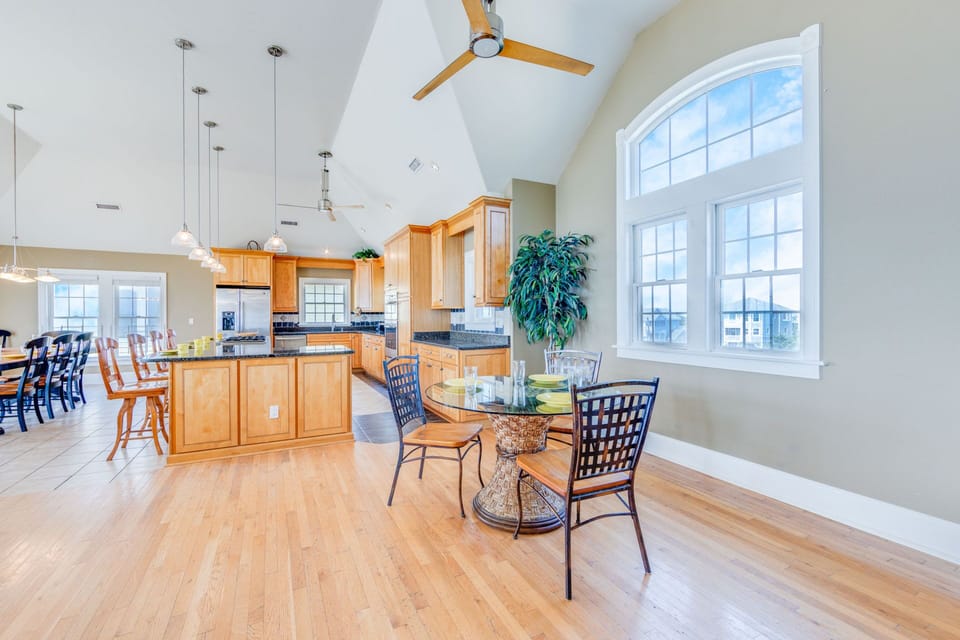 8-Surf-Or-Sound-Realty-1122-Livin the Dream-Breakfast Nook