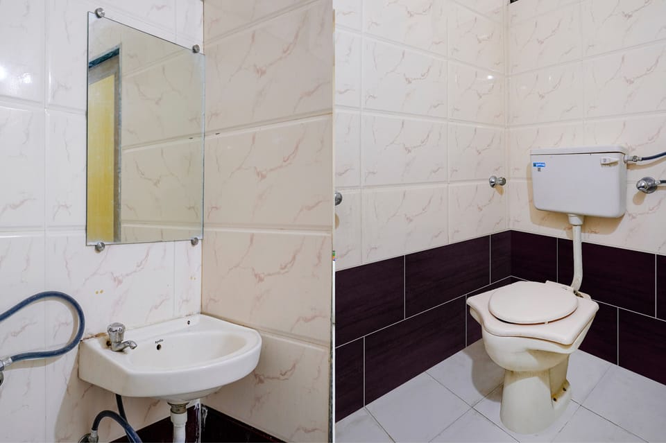Shower, rainfall showerhead, free toiletries, towels