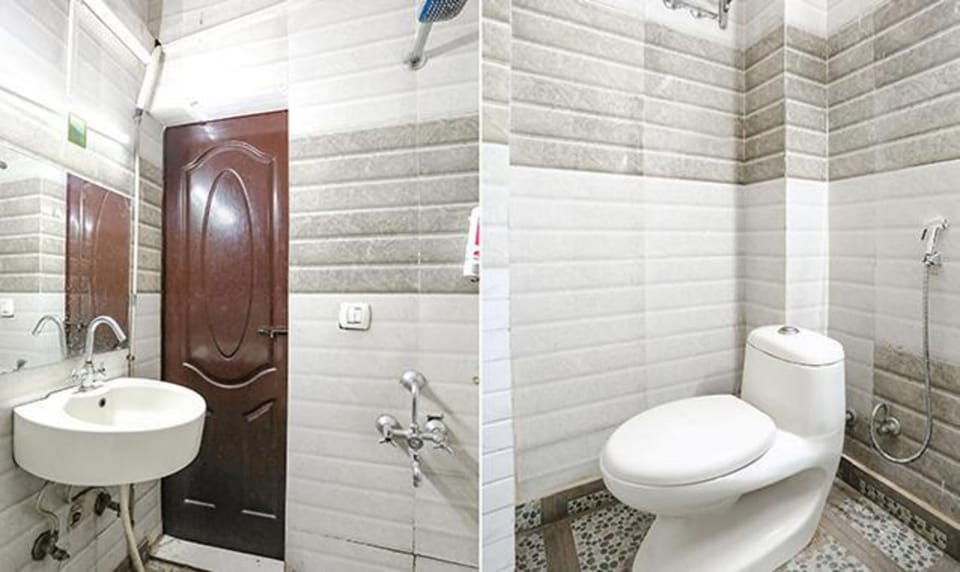 Shower, rainfall showerhead, free toiletries, towels